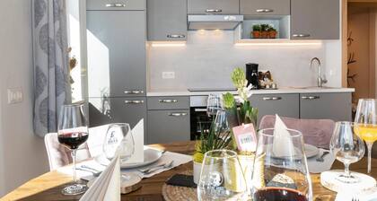 Elegant holiday home, 400m to the ski bus