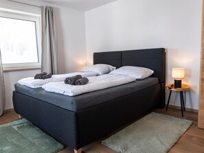 2 bedrooms, internet