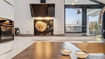 Refrigerador, microondas, horno y lavavajillas