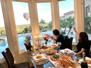 Dining - Luxury beautiful Resort house with Salt pool, Tennis, Screen Golf/Game (San Diego)