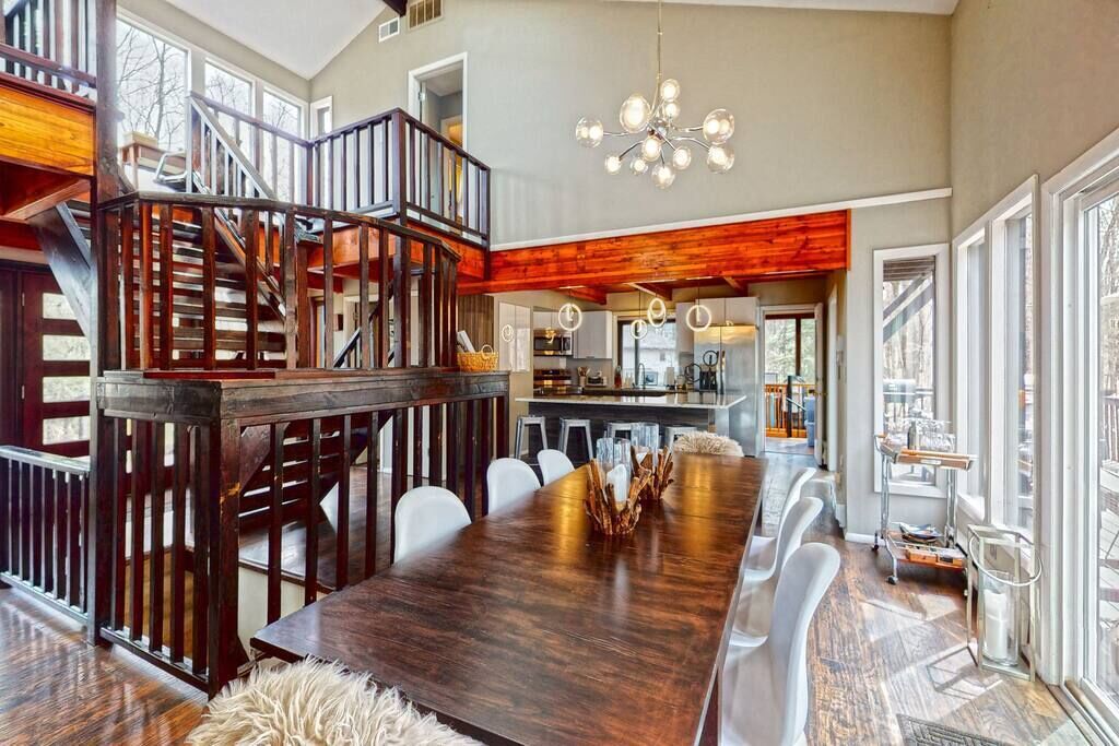 Large 4Bdr | Fire Pit | Arcade | Dog Friendly