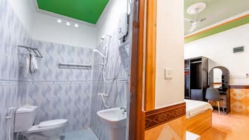 Basic Room | Bathroom