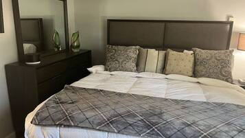 2 bedrooms, desk, iron/ironing board, WiFi