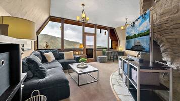 Smart TV, DVD player, livros