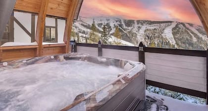 Ski-in/ski-out Schweitzer Winter Chalet + Hot Tub