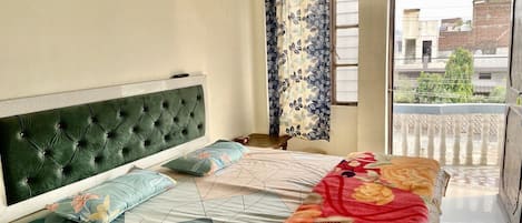 5 bedrooms, WiFi, bed sheets