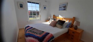 4 bedrooms, desk, iron/ironing board, free WiFi