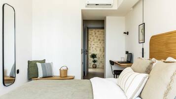 8 bedrooms, iron/ironing board, travel crib, internet