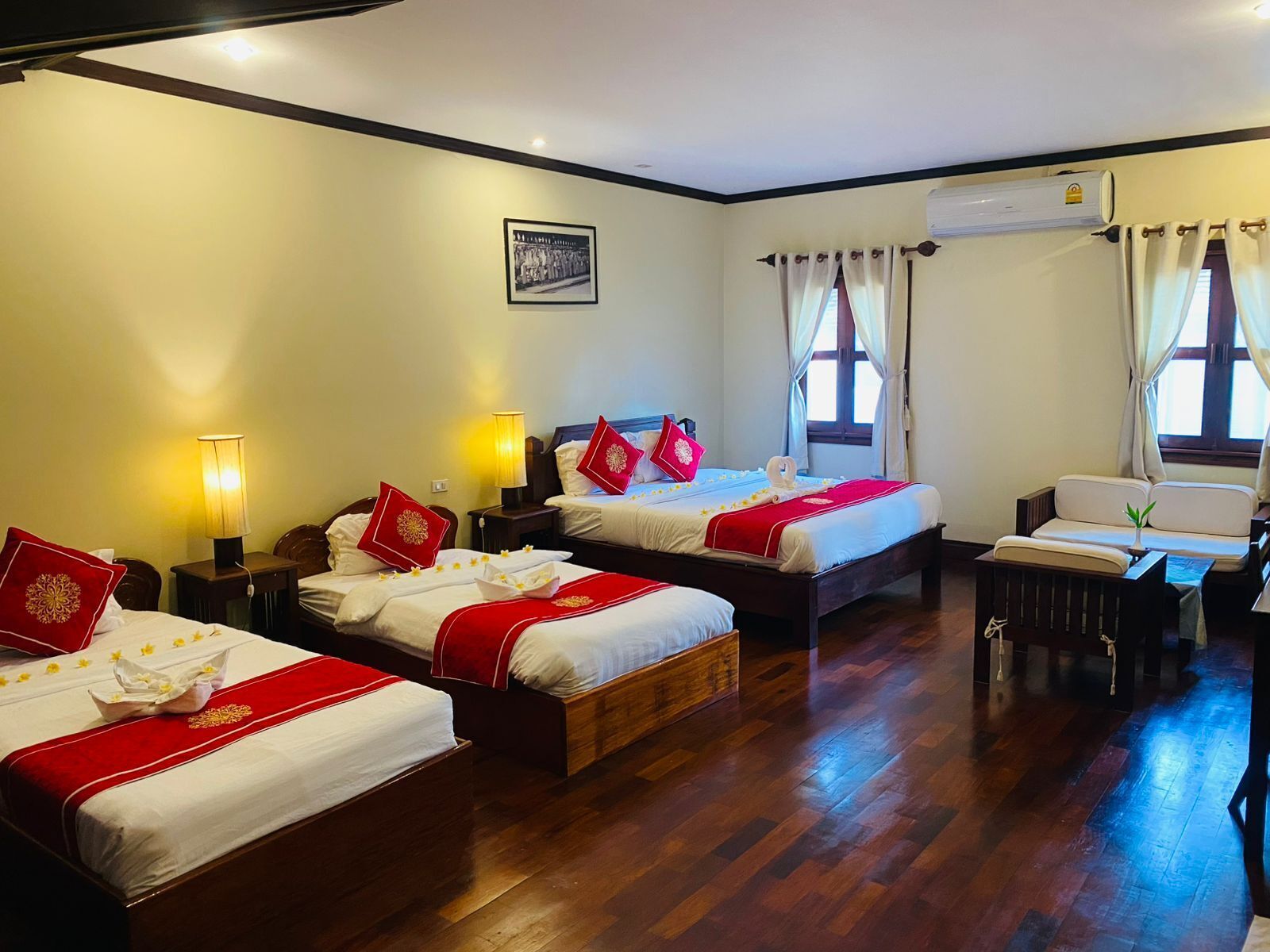 Hochwertige Bettwaren, Minibar, Zimmersafe, individuell dekoriert