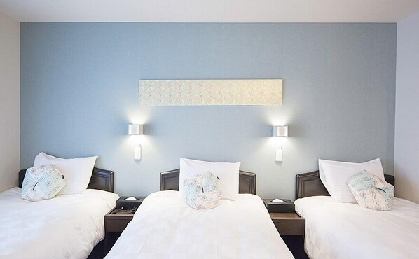 Desk, laptop workspace, blackout drapes, soundproofing - Gion Hanna STAY (Kyoto)