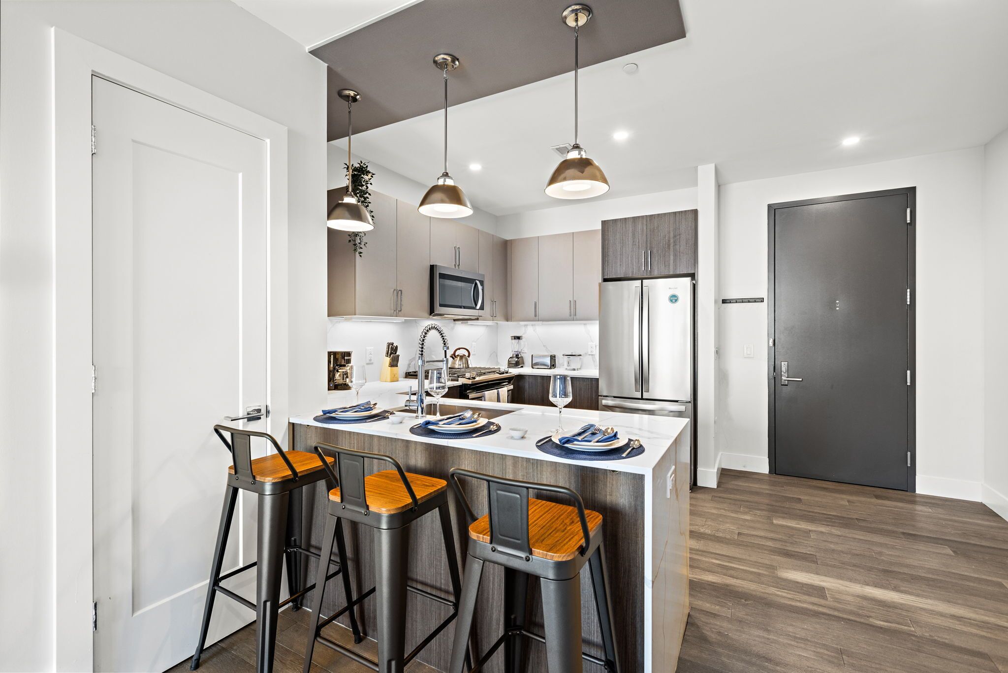 Refrigerador, microondas, horno y parrilla de estufa 