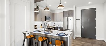 Cozy Stylish retreat - NYC & NWK w/free parking