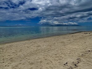 On the beach - Ananahi plage for a relaxing stay by the beach and pool (Pā'ea)
