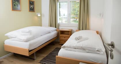 Ferienhaus mit Garten Tgeasa Schilendra-Lantsch/Lenz