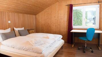 4 bedrooms, free WiFi, bed sheets