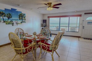 Dining - Unique Beach House Experience!  Beachfront Views in the Heart of Madeira Beach. $400+ Free Fun Daily (Madeira Beach)