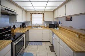 Fridge, microwave, dishwasher, coffee/tea maker