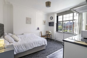 Iron/ironing board, free WiFi, bed sheets - Lovely 2-bed Studio10 in Coventry (Coventry)