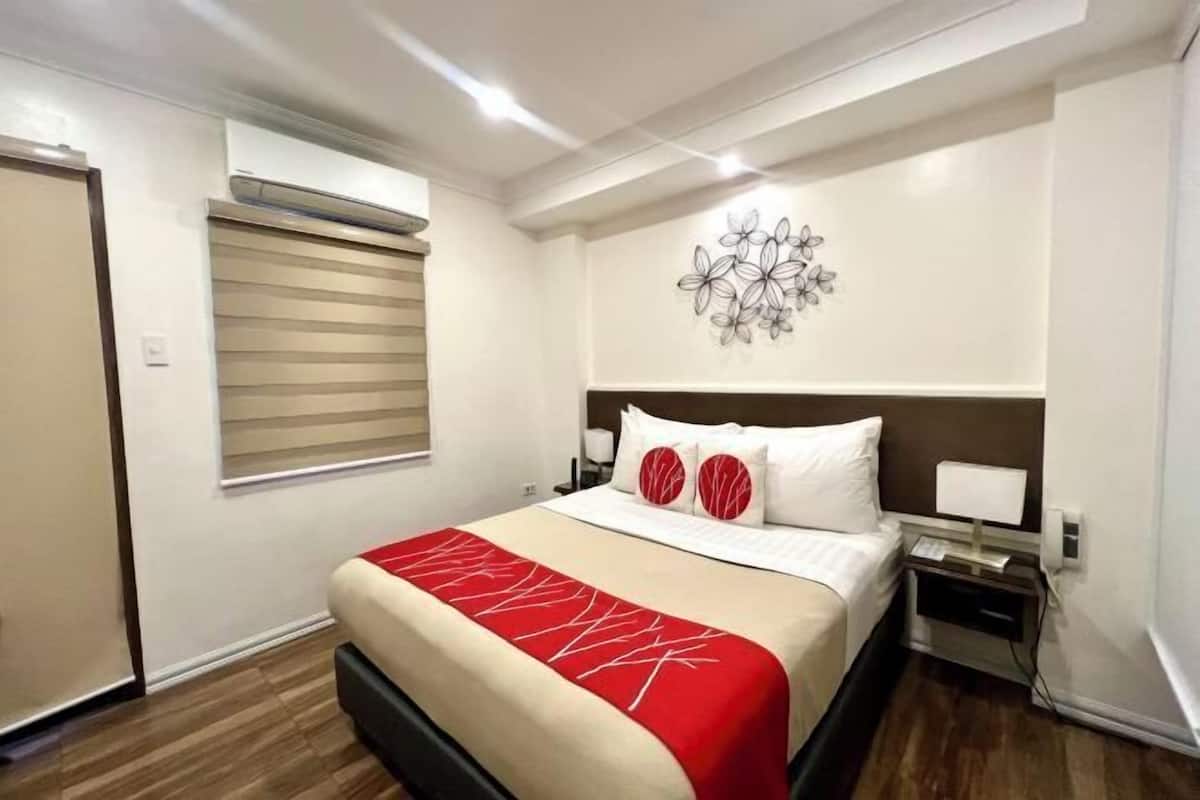 In-room safe, desk, WiFi (free)