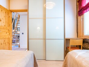 3 chambres, bureau, fer et planche à repasser, accès Internet