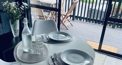 Hear the birds , relax in the sun with privacy.