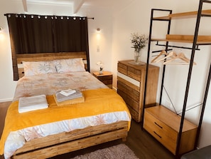 1 bedroom, bed sheets