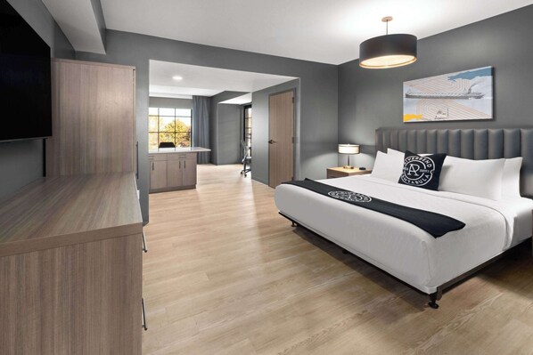 Deluxe Suite, 1 King Bed, Accessible, Non Smoking (Mobility, Roll-In Shower, River View) | Iron/ironing board, free WiFi - Riverbend Hotel and Suites, Trademark Collection by Wyndham (Ashtabula)