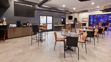 Free daily continental breakfast