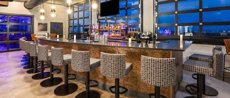 بار على السطح