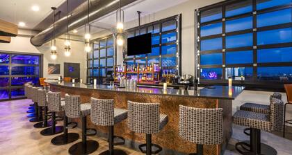 Riverbend Hotel and Suites, Trademark Collection by Wyndham