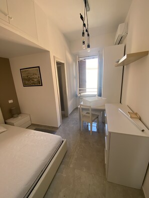 2 bedrooms, WiFi, bed sheets, wheelchair access - Vatican apartment in the Center (Roma)