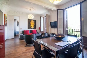 Unclassified image, 3 of 24, button