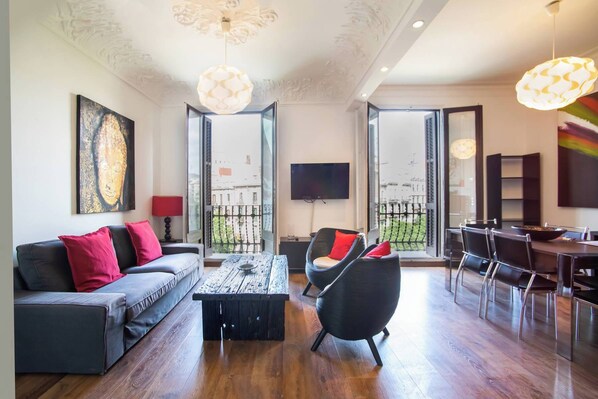 Unclassified image, 1 of 24, button