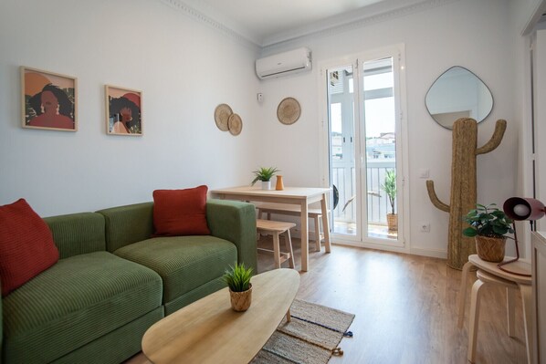 Téléviseur, jeux vidéo, livres