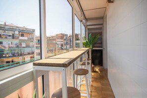 Unclassified image, 5 of 17, button