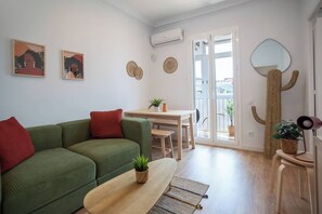 Unclassified image, 4 of 17, button