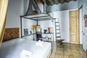 Unclassified image, 2 of 27, button