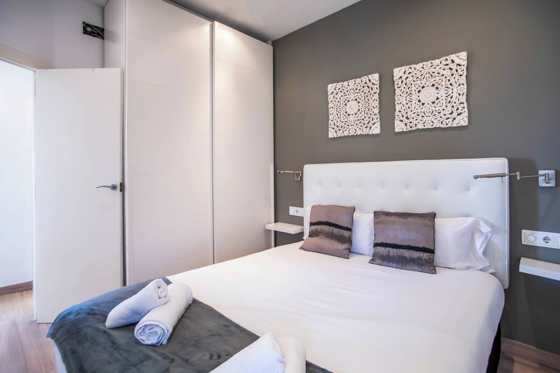 3 habitaciones, tabla de planchar con plancha, cuna de viaje y wifi 