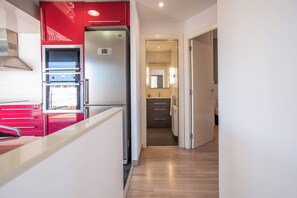 Kühlschrank, Mikrowelle, Ofen, Geschirrspüler