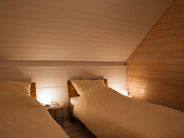 2 bedrooms, travel crib, free WiFi, bed sheets