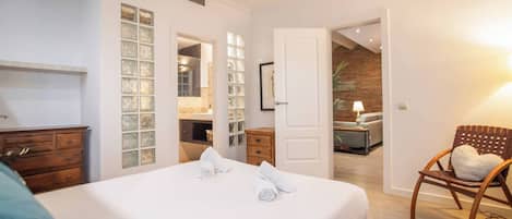 1 bedroom, iron/ironing board, internet, bed sheets