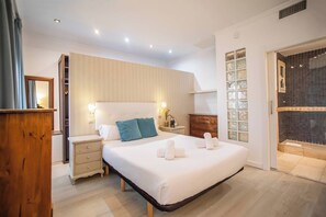 2 bedrooms, iron/ironing board, bed sheets