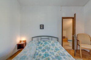 3 bedrooms, iron/ironing board, free WiFi, bed sheets - Beachfront apt at Exclusive Location Near Center (Rogoznica)