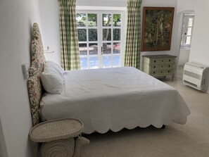 4 slaapkamers, een kluis op de kamer, een bureau