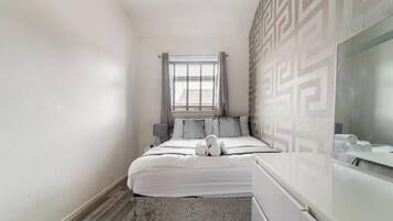 House | 3 bedrooms, iron/ironing board, free WiFi, bed sheets