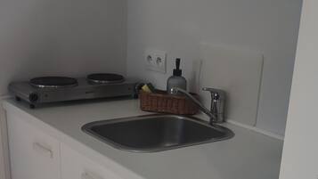 Piano cottura, lavastoviglie, bollitore elettrico, seggiolone