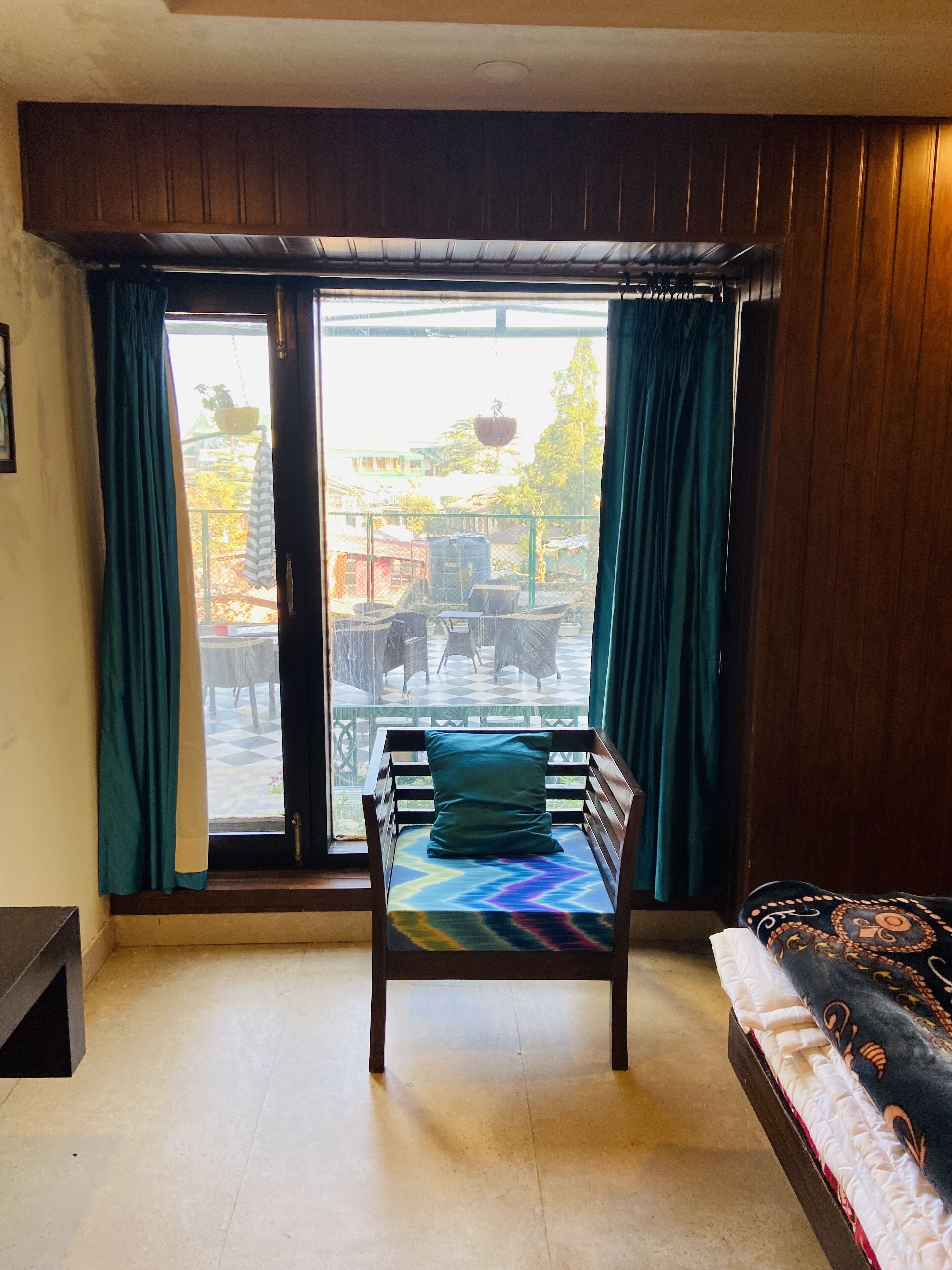 6 bedrooms, iron/ironing board, WiFi, bed sheets