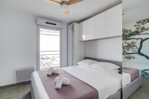 1 slaapkamer, een strijkplank/strijkijzer, gratis wifi, beddengoed