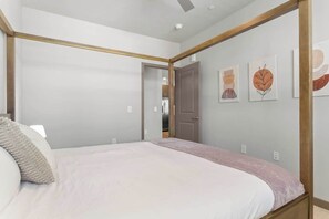 1 slaapkamer, een strijkplank/strijkijzer, wifi, beddengoed