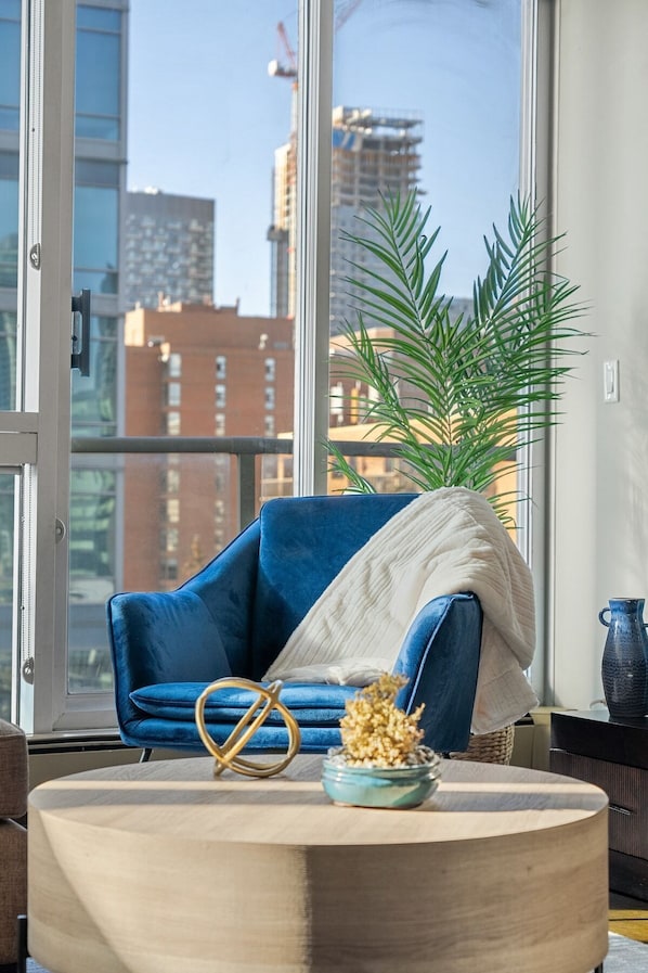 Interior - Wonderful & Welcoming DT Views AC Parking Sleeps4 (Calgary)